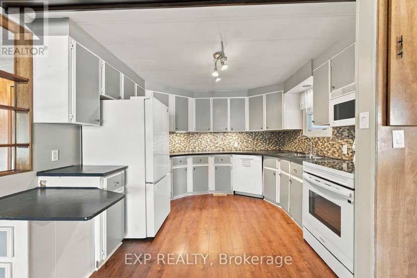 139 Roxanna Drive — photo 10 of 40