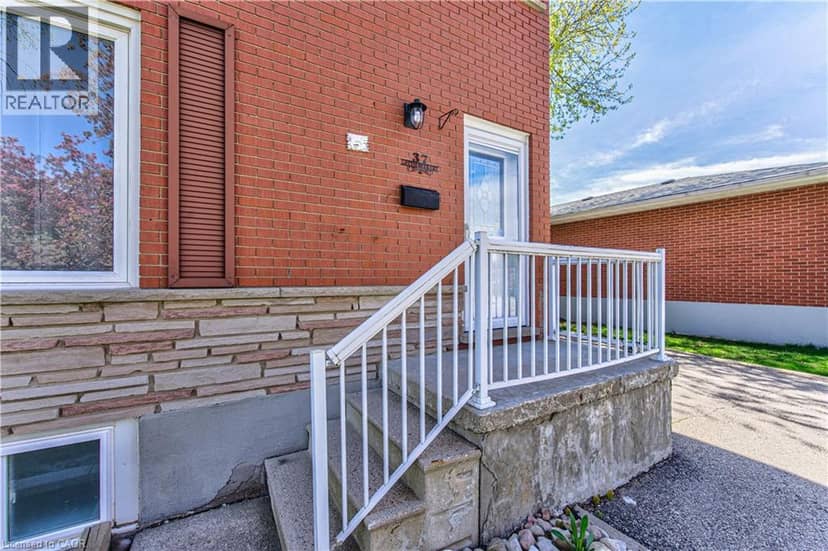 37 GOTTSCHEER Court — photo 4 of 32