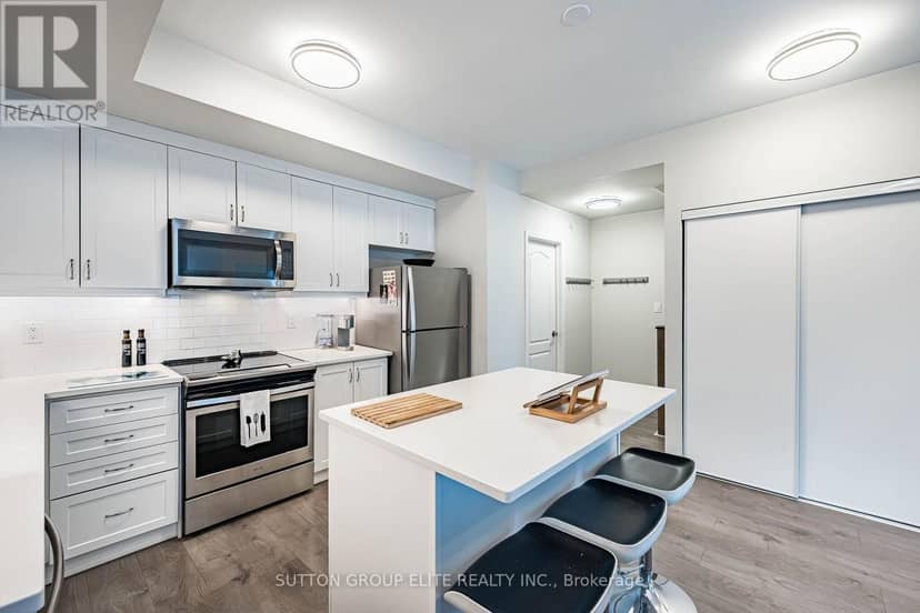 245 - 19 Applewood Lane, Toronto, photo 4
