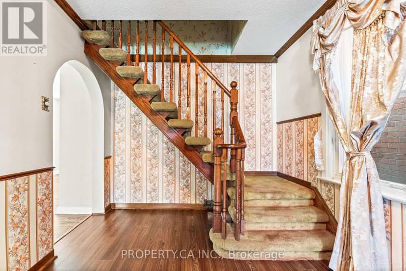 16 Warren Crescent — photo 15 of 36