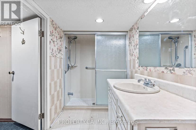 16 Warren Crescent — photo 29 of 36