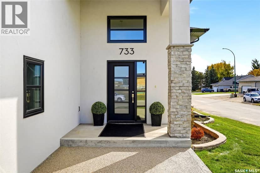 733 3rd AVENUE, Pilot Butte, photo 3