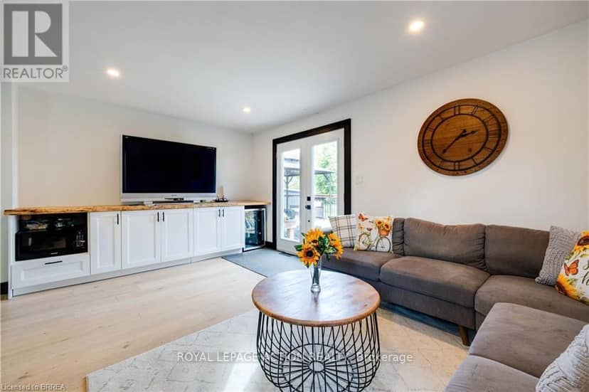 54 Railway Street E — photo 15 of 34