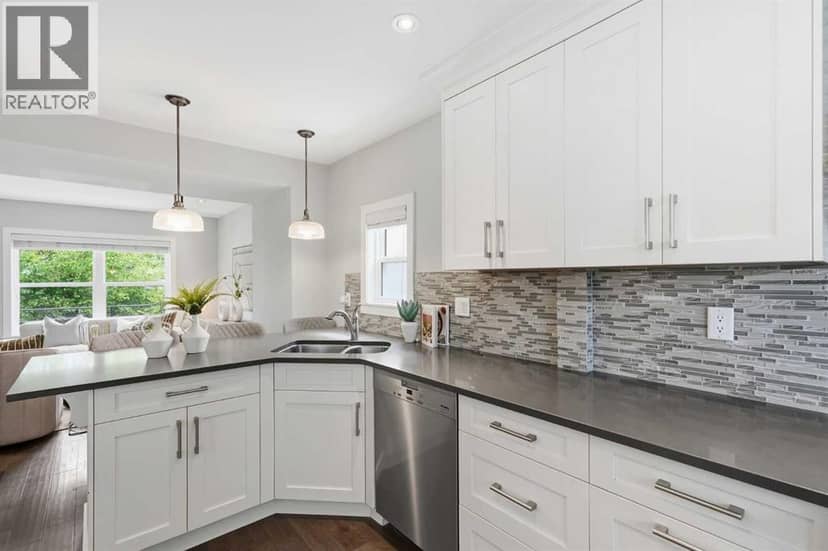 121 15 Street NW — photo 10 of 37