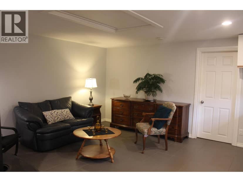737 ROBINSON, Coquitlam, photo 2