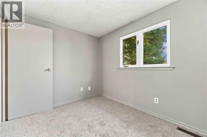 51 Maplestone AVENUE — photo 18 of 28