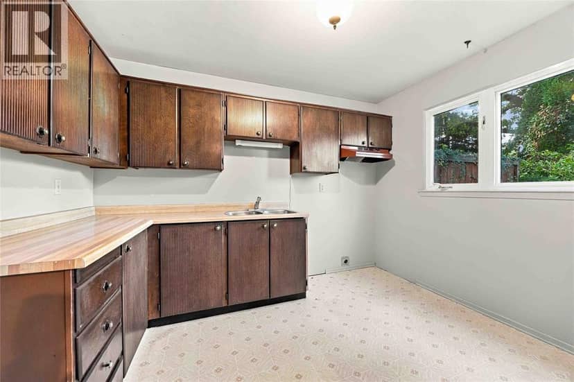 51 Maplestone AVENUE — photo 9 of 28