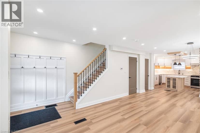 250 ROSSLYN Avenue N — photo 10 of 40