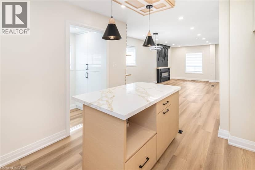 250 ROSSLYN Avenue N — photo 15 of 40