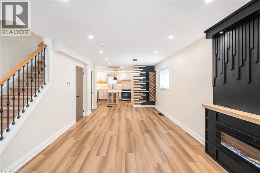 250 ROSSLYN Avenue N — photo 9 of 40