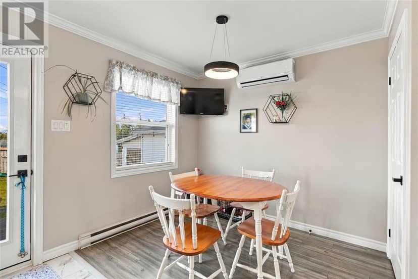 64 Sprucedale Drive — photo 11 of 28