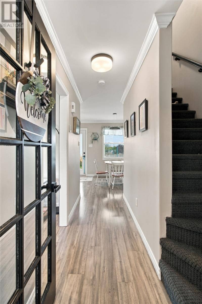 64 Sprucedale Drive — photo 4 of 28
