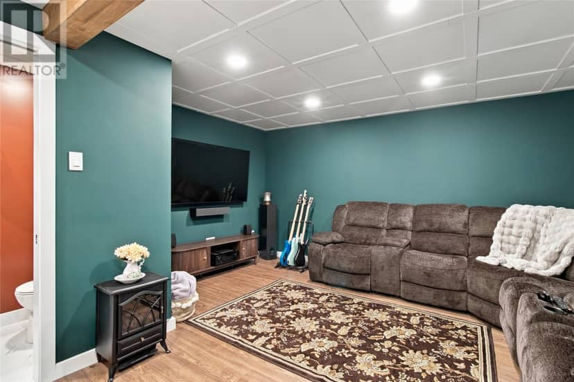 64 Sprucedale Drive — photo 18 of 28