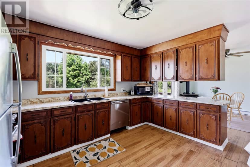 305 Moss RD — photo 10 of 40