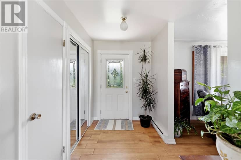 305 Moss RD — photo 3 of 40