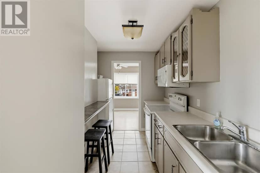 509 Douglas ST — photo 15 of 37