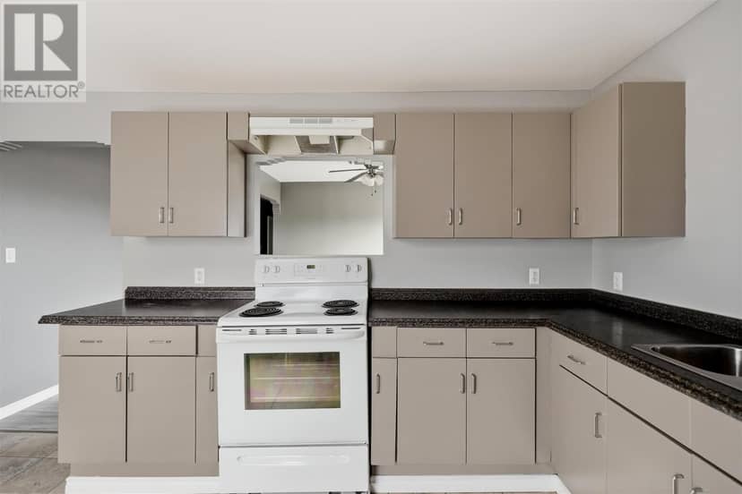 509 Douglas ST — photo 6 of 37