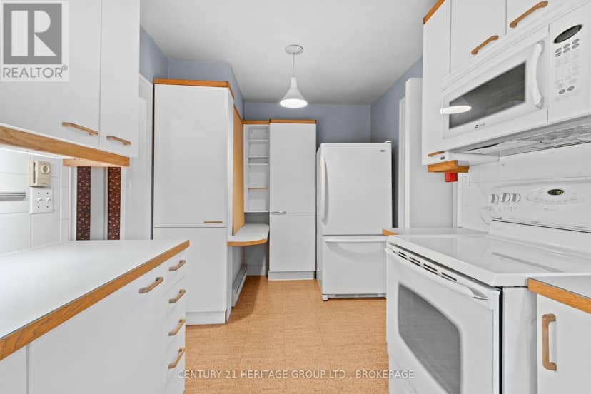 187 College Street — photo 19 of 40