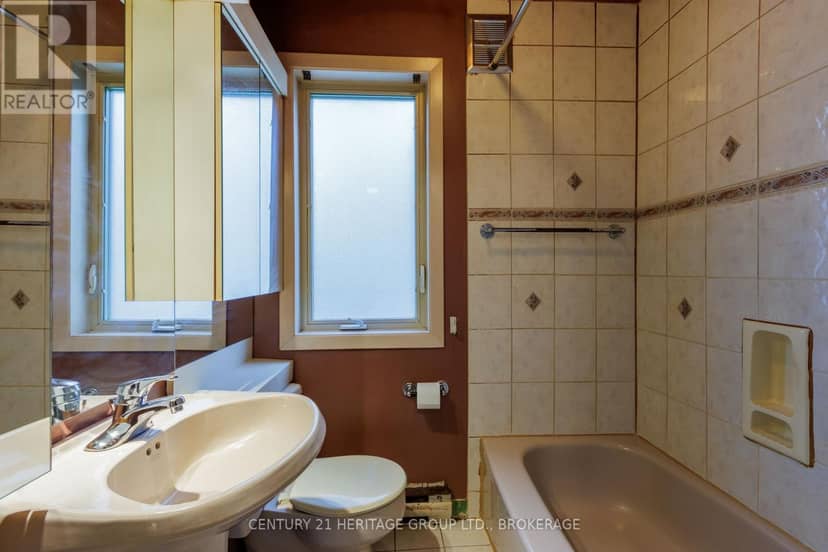187 College Street — photo 20 of 40