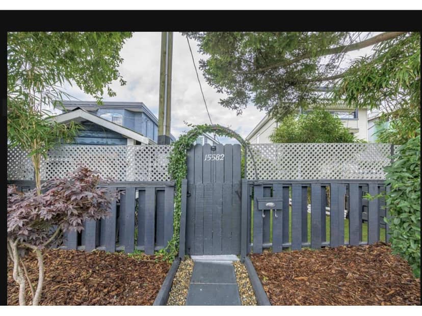 15582 Victoria Avenue, White Rock