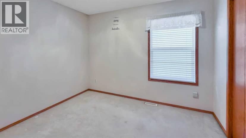 6411 54 Street — photo 13 of 27