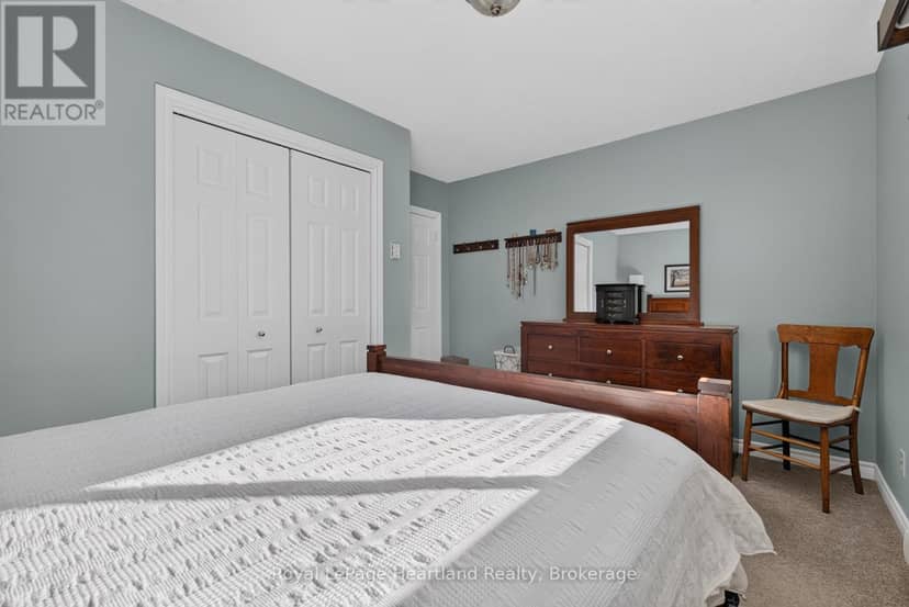 9 Sherwood Crescent — photo 17 of 40