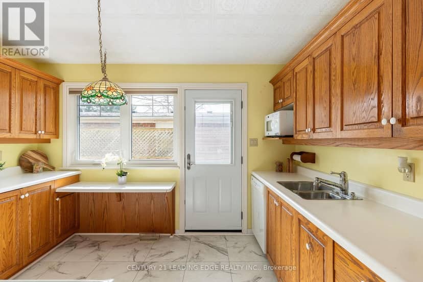 18 Horizon Crescent — photo 12 of 35