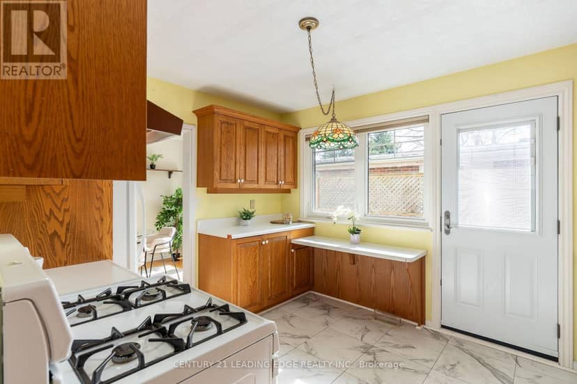 18 Horizon Crescent — photo 14 of 35