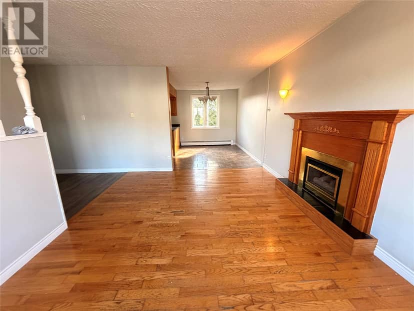 39 Canada Drive — photo 2 of 30
