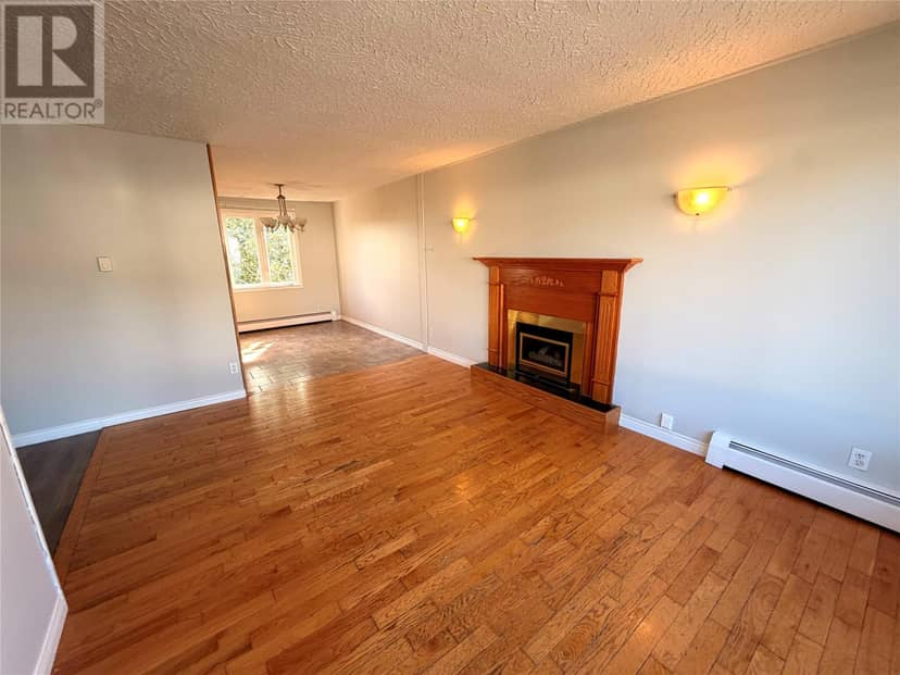 39 Canada Drive — photo 3 of 30