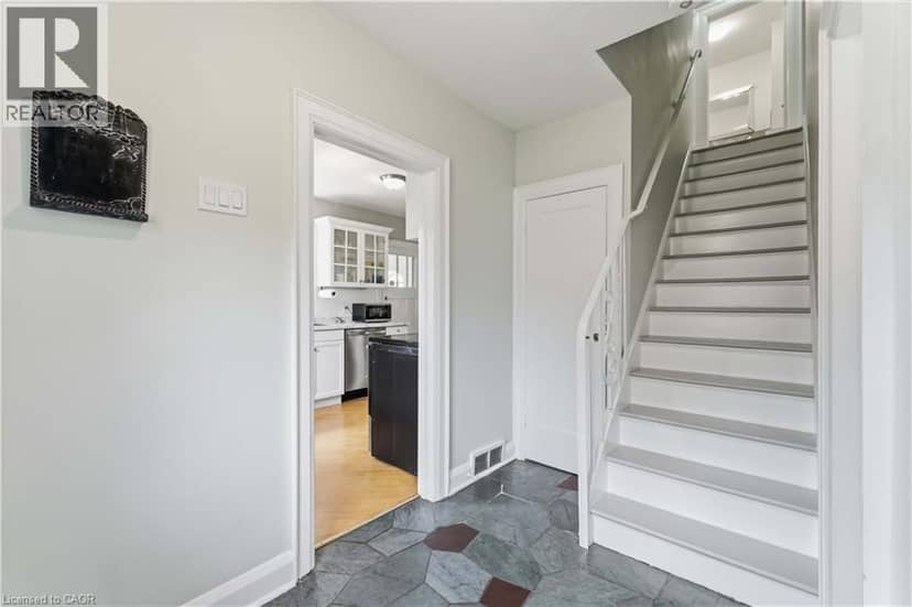 1537 GREGORY Road — photo 8 of 40