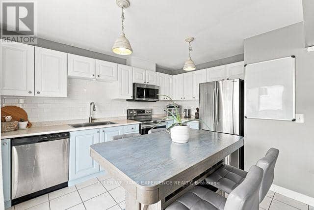 121 - 800 West Ridge Boulevard — photo 6 of 26