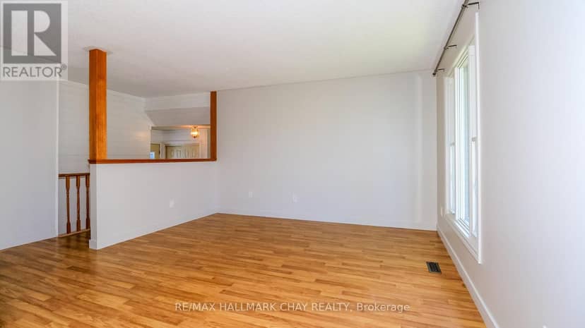 9 Bronte Crescent — photo 16 of 40