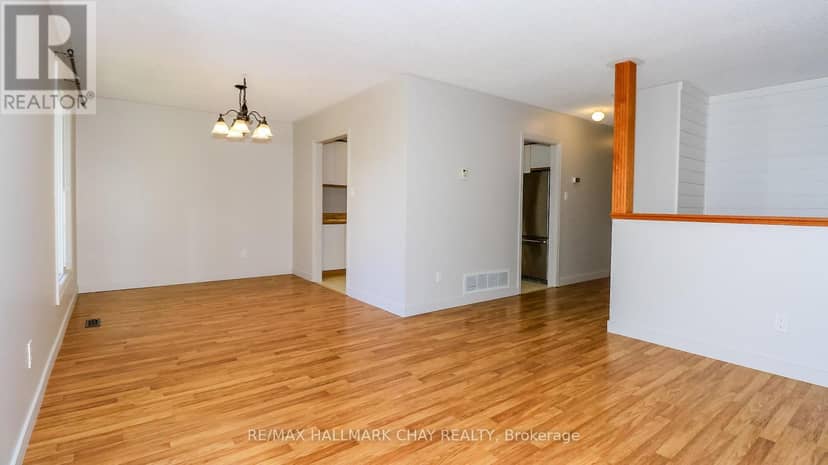 9 Bronte Crescent — photo 18 of 40