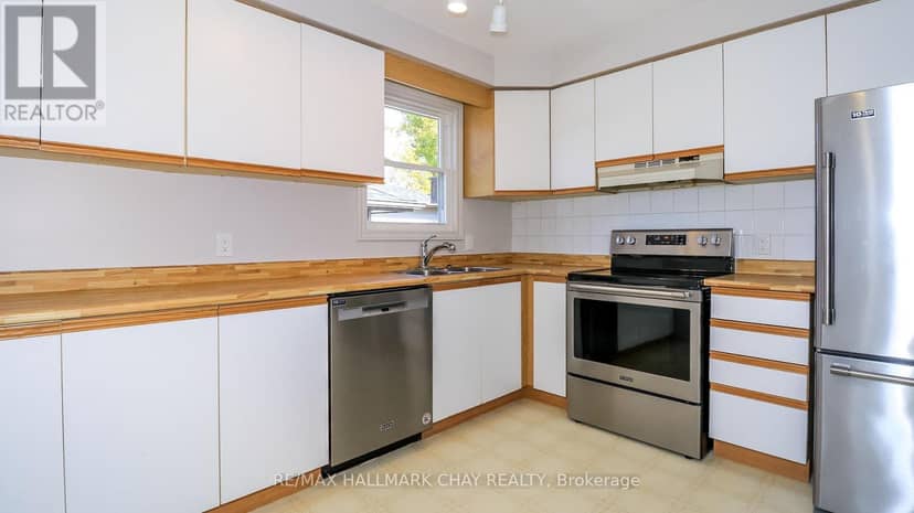 9 Bronte Crescent — photo 24 of 40