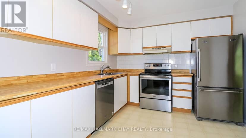 9 Bronte Crescent — photo 25 of 40