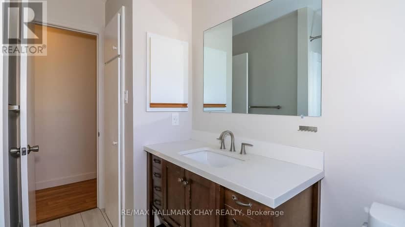 9 Bronte Crescent — photo 27 of 40