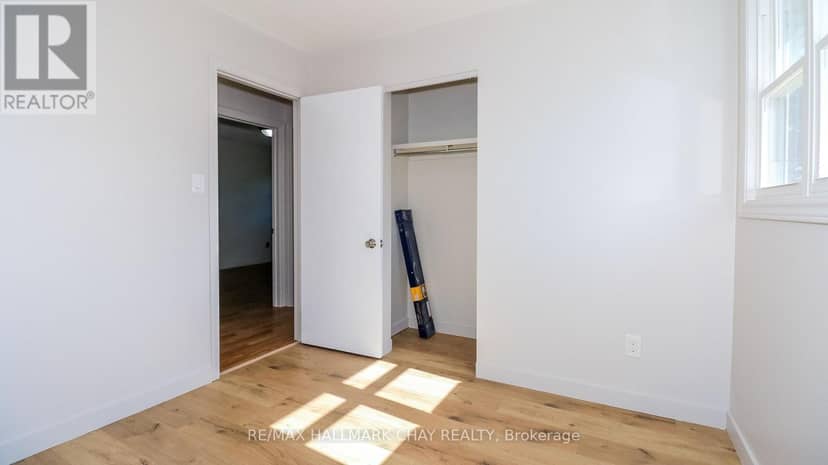 9 Bronte Crescent — photo 29 of 40