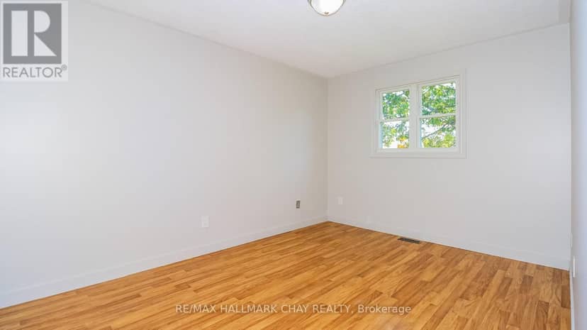 9 Bronte Crescent — photo 30 of 40