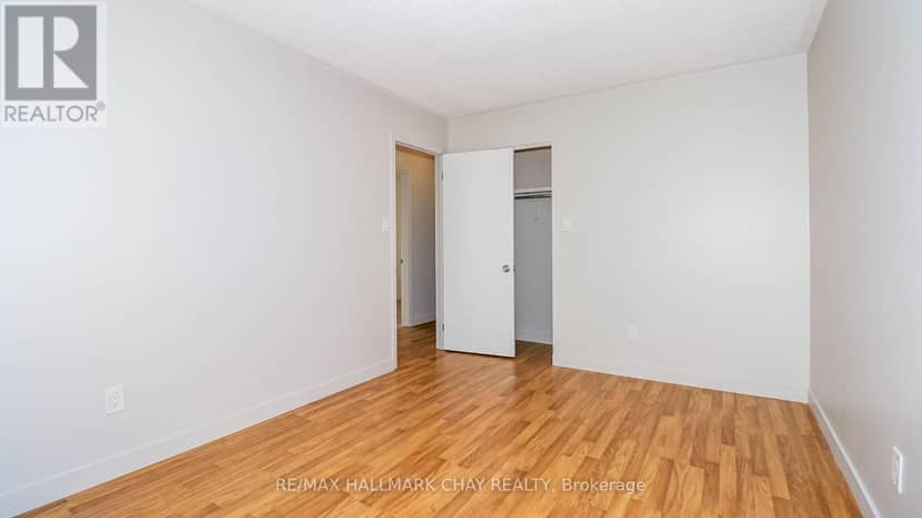 9 Bronte Crescent — photo 31 of 40