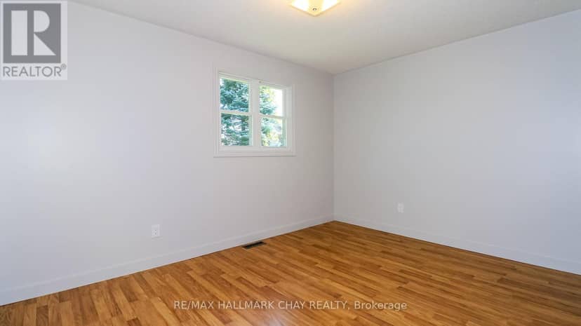 9 Bronte Crescent — photo 32 of 40