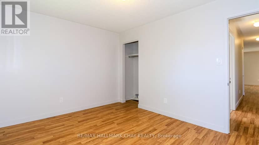 9 Bronte Crescent — photo 33 of 40