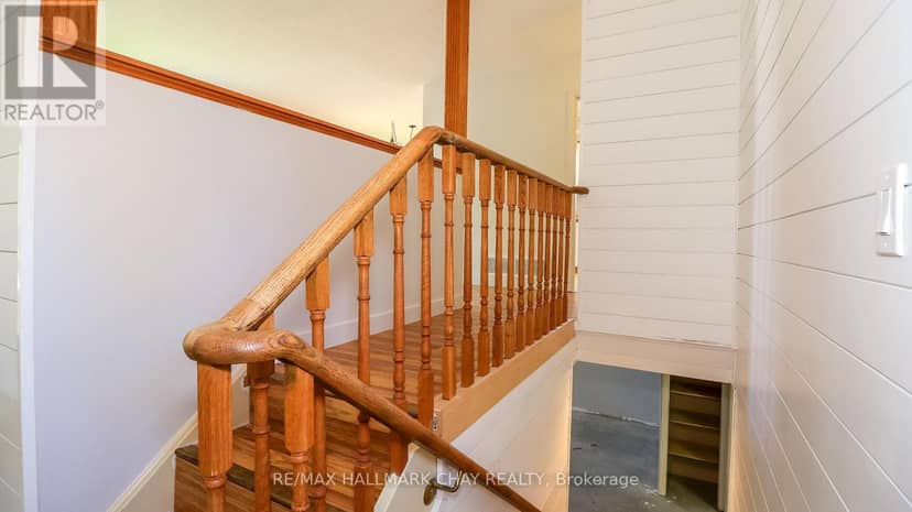9 Bronte Crescent — photo 34 of 40
