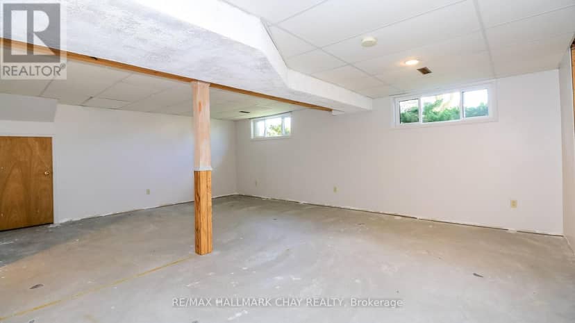 9 Bronte Crescent — photo 36 of 40