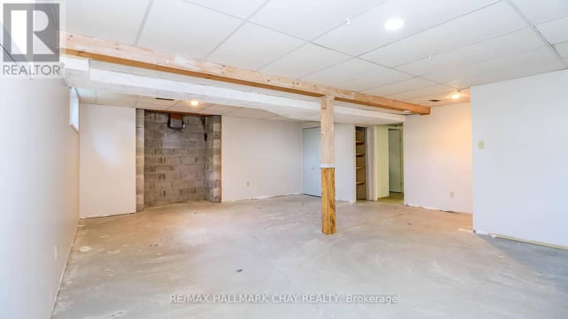9 Bronte Crescent — photo 38 of 40