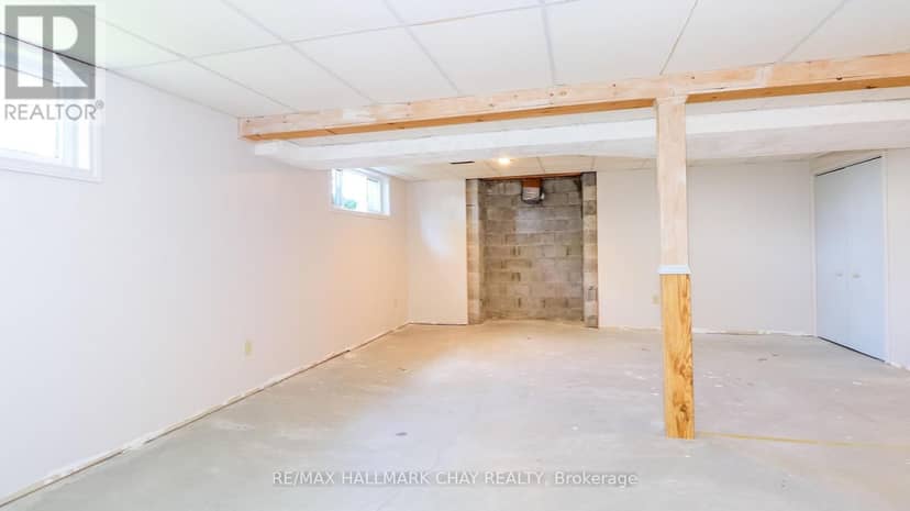 9 Bronte Crescent — photo 39 of 40