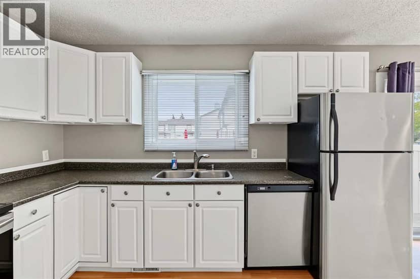 1215 137 Avenue SE, Calgary, photo 2