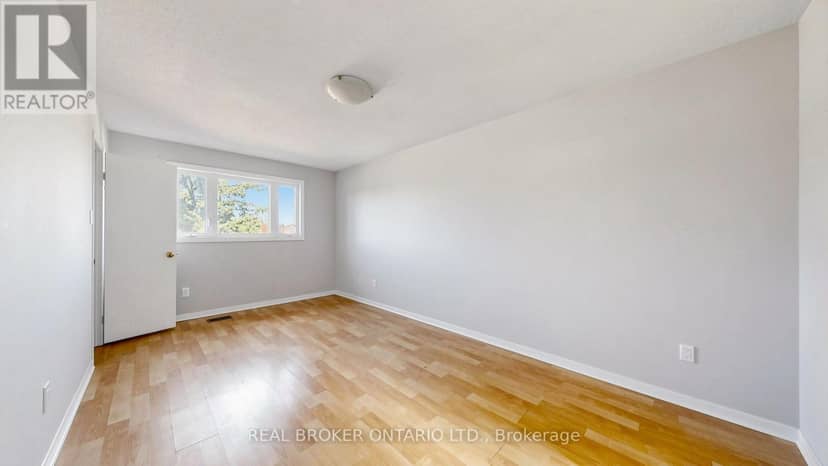 33 Fountainbridge Drive — photo 14 of 27