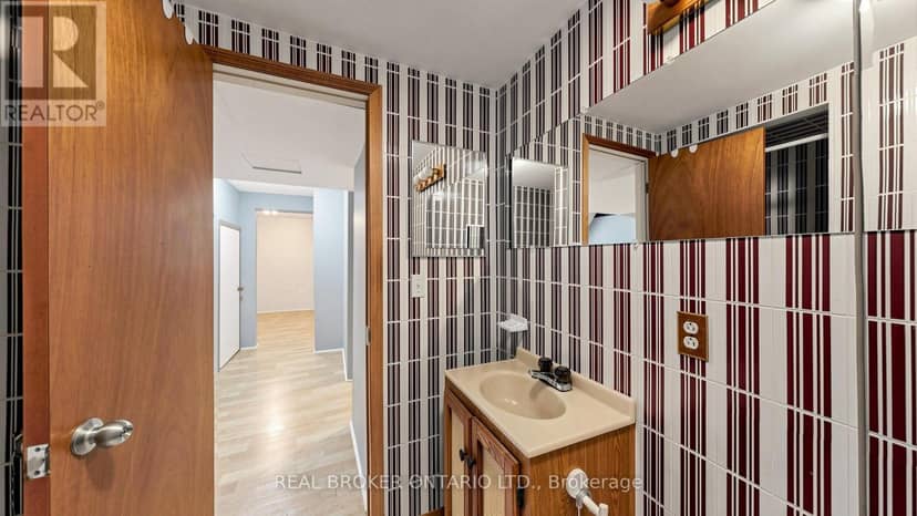 33 Fountainbridge Drive — photo 22 of 27