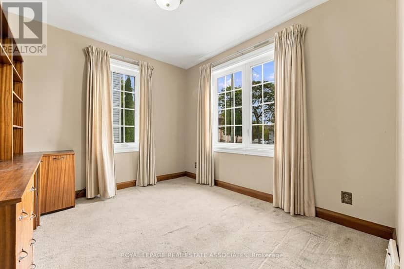 989 Pelham Avenue — photo 11 of 38